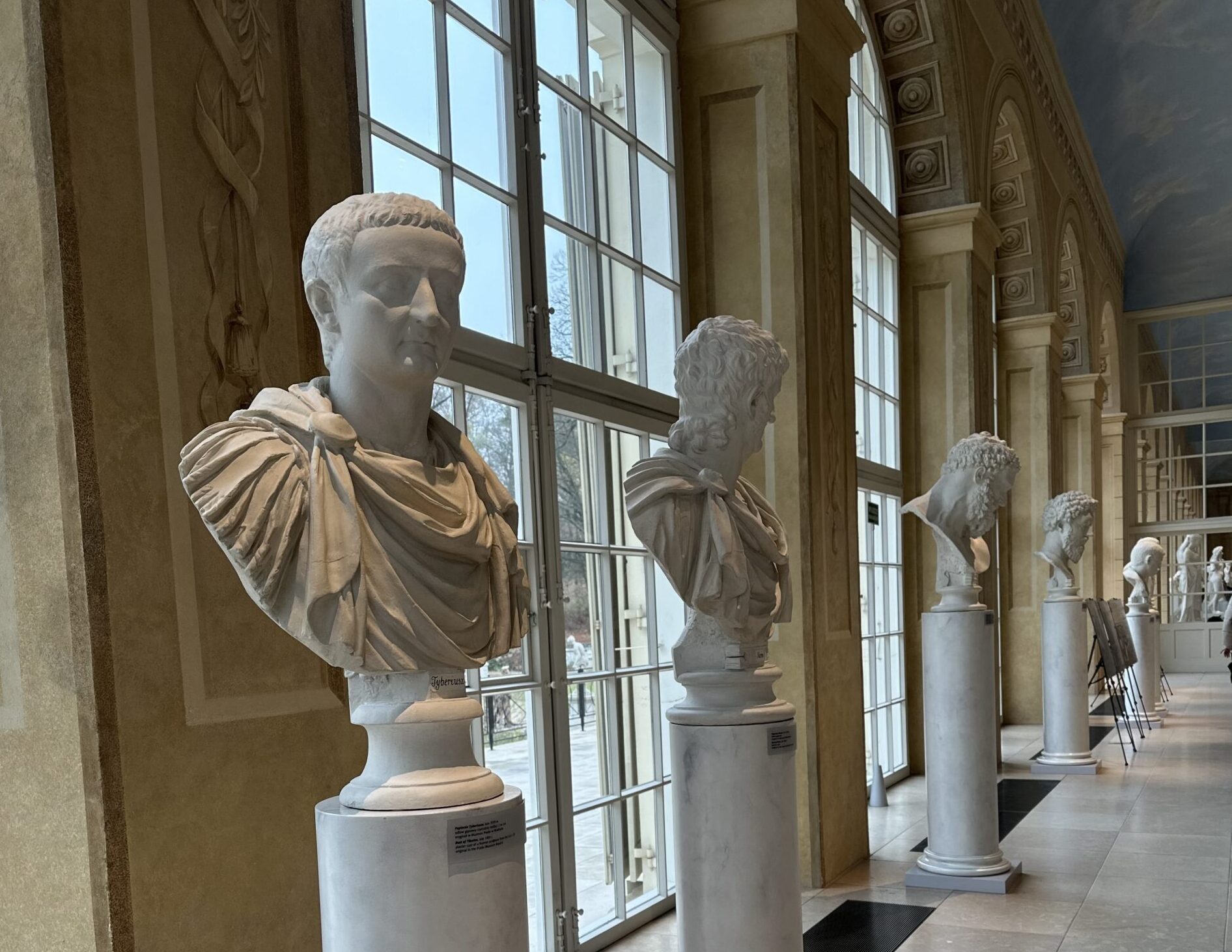 Rzeźby z oranżerii Warszawa